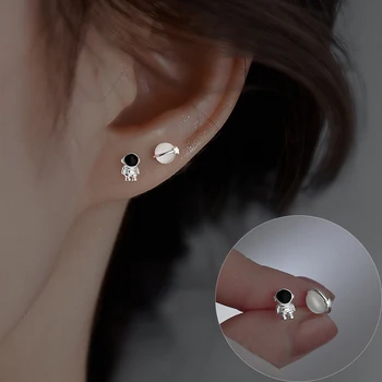 Minimalism Srebrne Barve Srčkan Prostor Astronavt Stud Uhani za Ženske Asimetrične Planet Opal Lep, Preprost Ear Piercing Nakit